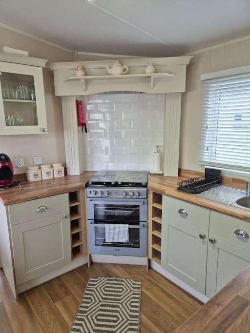Amazing 2bedroom Caravan In Lincoln, *
