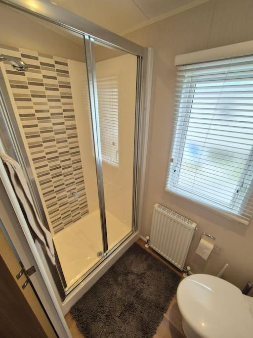 Amazing 2bedroom Caravan In Lincoln, Holiday home *